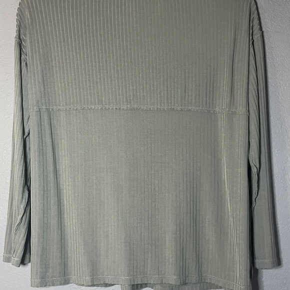 Tru Luxe Jeans Ribbed Henley Blouse Women’s Small Lightweight Olive Green 3/4 - Picture 8 of 9